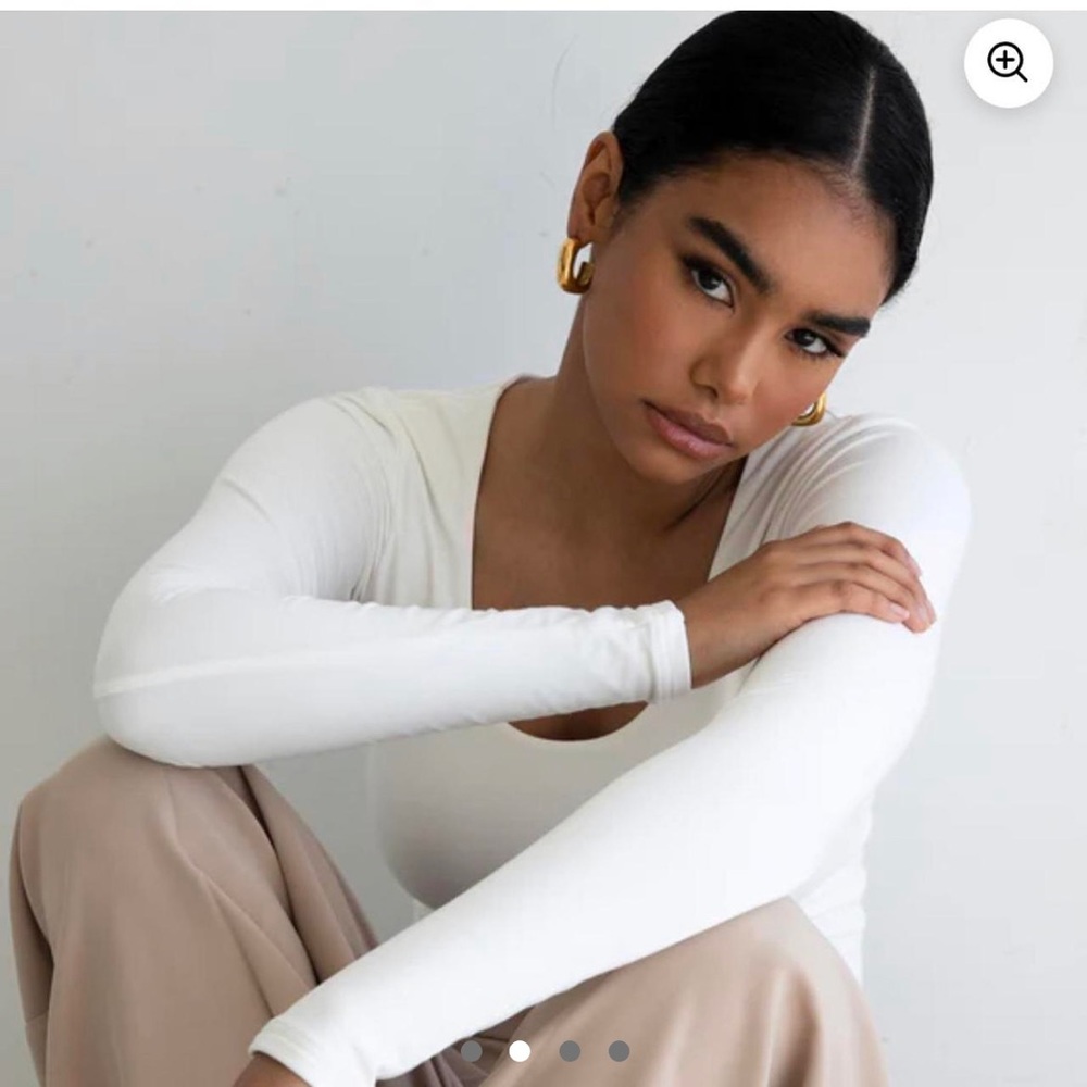 NIA BAMBOO SCOOP NECK